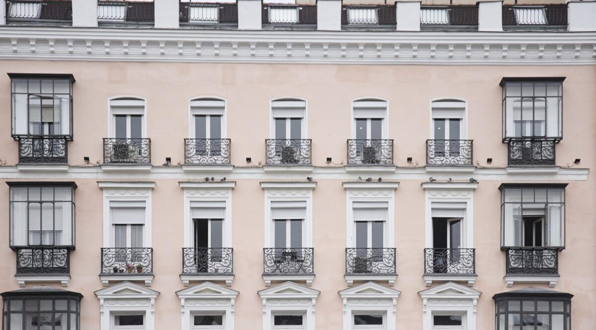 Fachada de un bloque de viviendas, a 29 de octubre de 2024, en Madrid