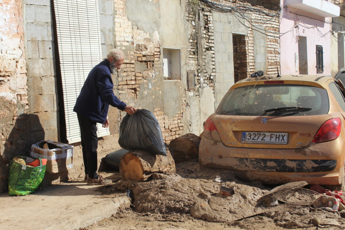 Las casas del Raval, en Algemesí, pegadas al río Magro han tenido que ser evacuadas