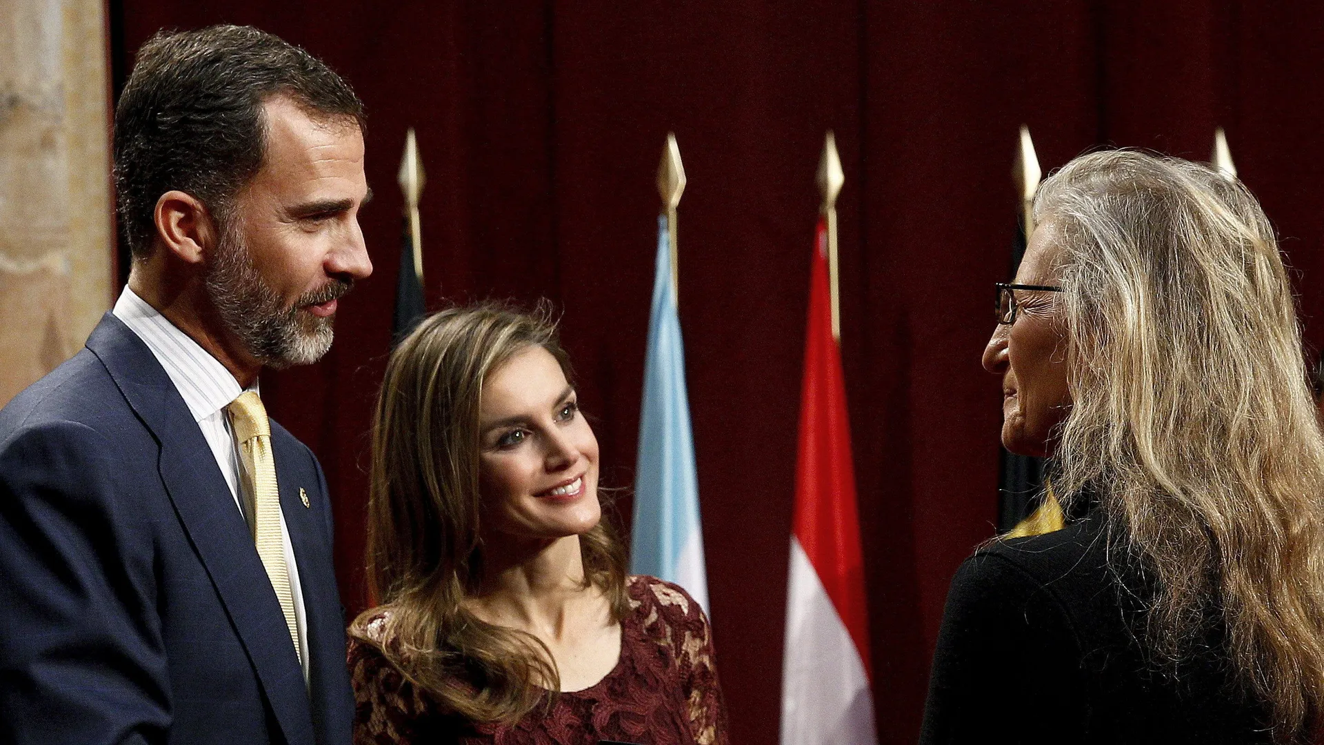 Los entonces Príncipes de Asturias conversan con Leibovitz