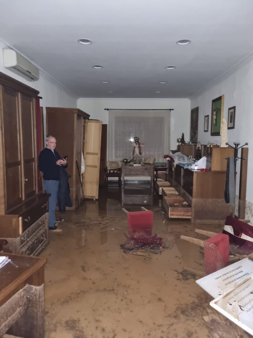 La parroquia de La Torre, en Valencia, completamente inundada