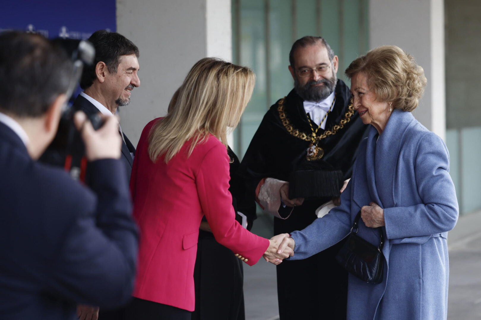 Doña Sofía, a su llegada a la Universidad San Pablo CEU