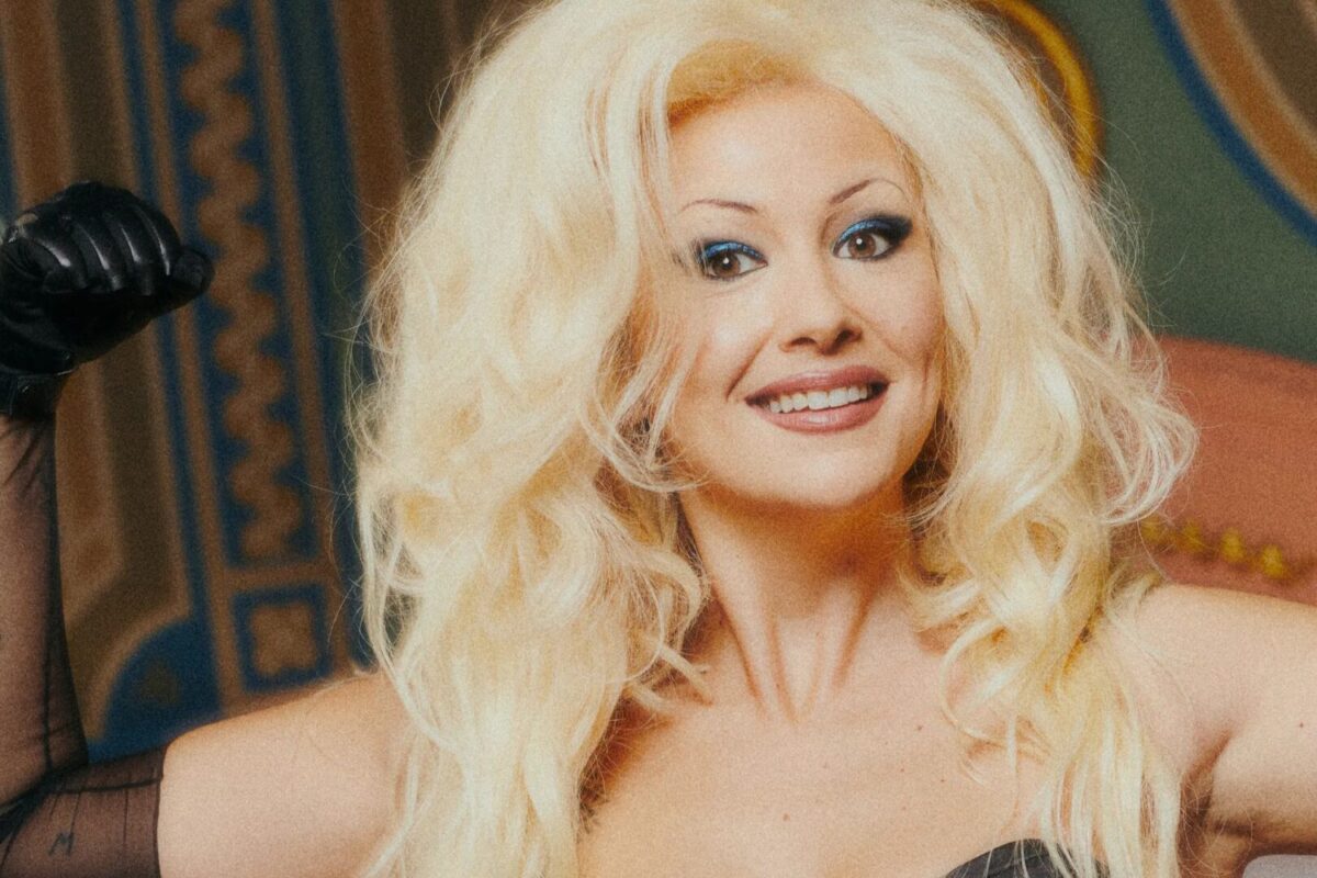 Foto de promoción de PAMELA ANDERSON, el nuevo disco de Rigoberta Bandini