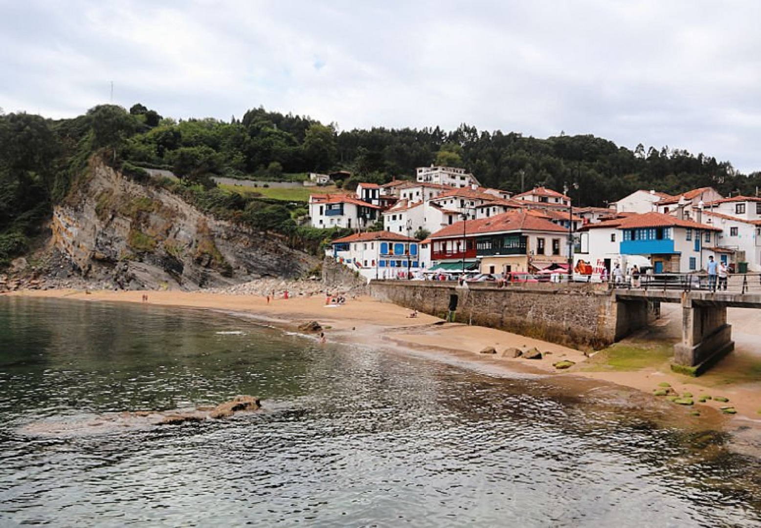 Los pueblos costeros menos visitados de España con playas paradisíacas