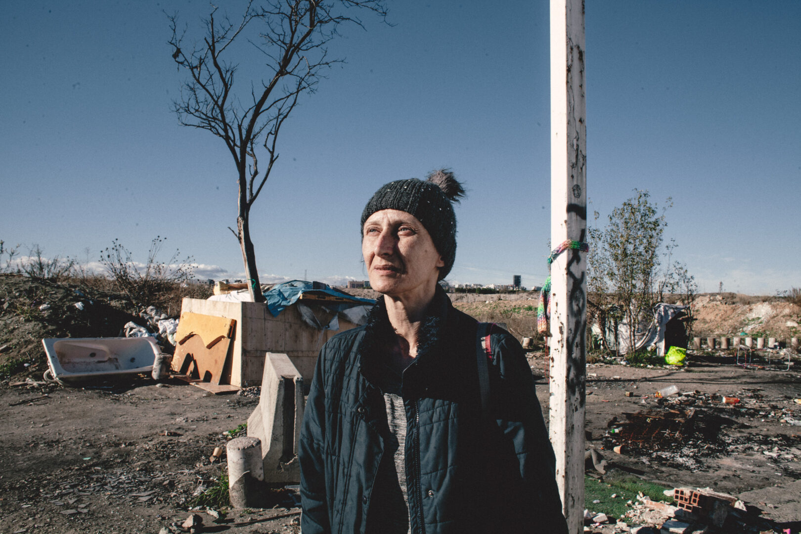 Irina nació en Siberia, y vino a España en 2005. Actualmente vive en el Centro Acogida San Isidro, pero acude a la Cañada Real para conseguir droga