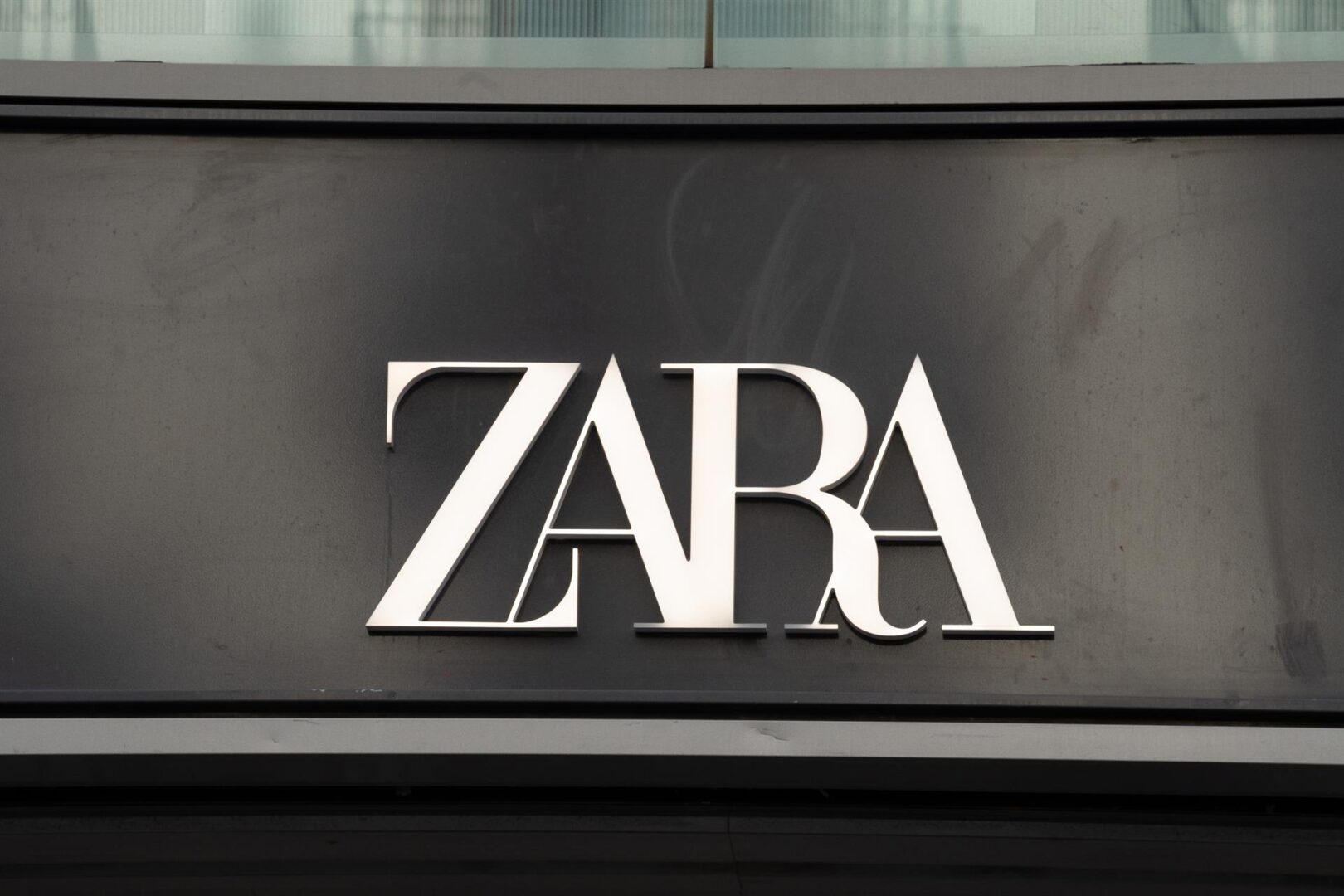 Zara Rebajas 2025: cuándo empiezan y qué prendas comprar