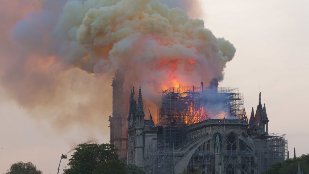 Notre Dame en llamas el 15 de abril de 2019