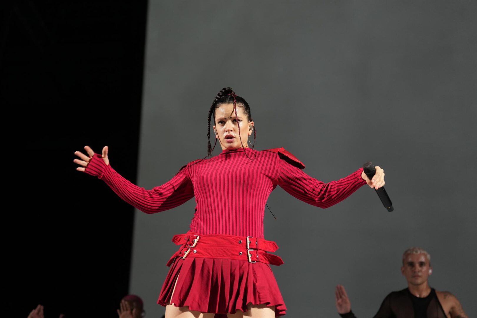 La cantante Rosalía durante su concierto en el Barakaldo Bizkaia Arena Bec, a 27 de julio de 2022, en Barakaldo, Vizcaya, País Vasco (España)