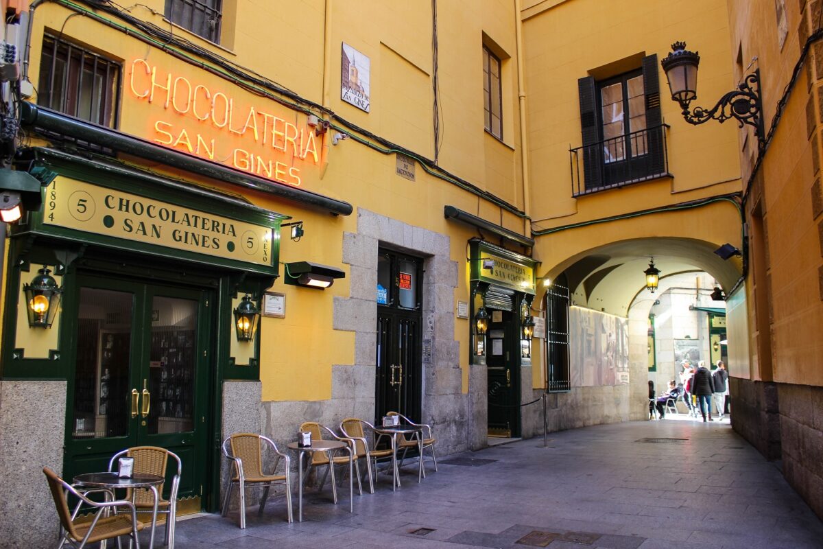 Chocolatería de San Ginés (Madrid) - Sociedad