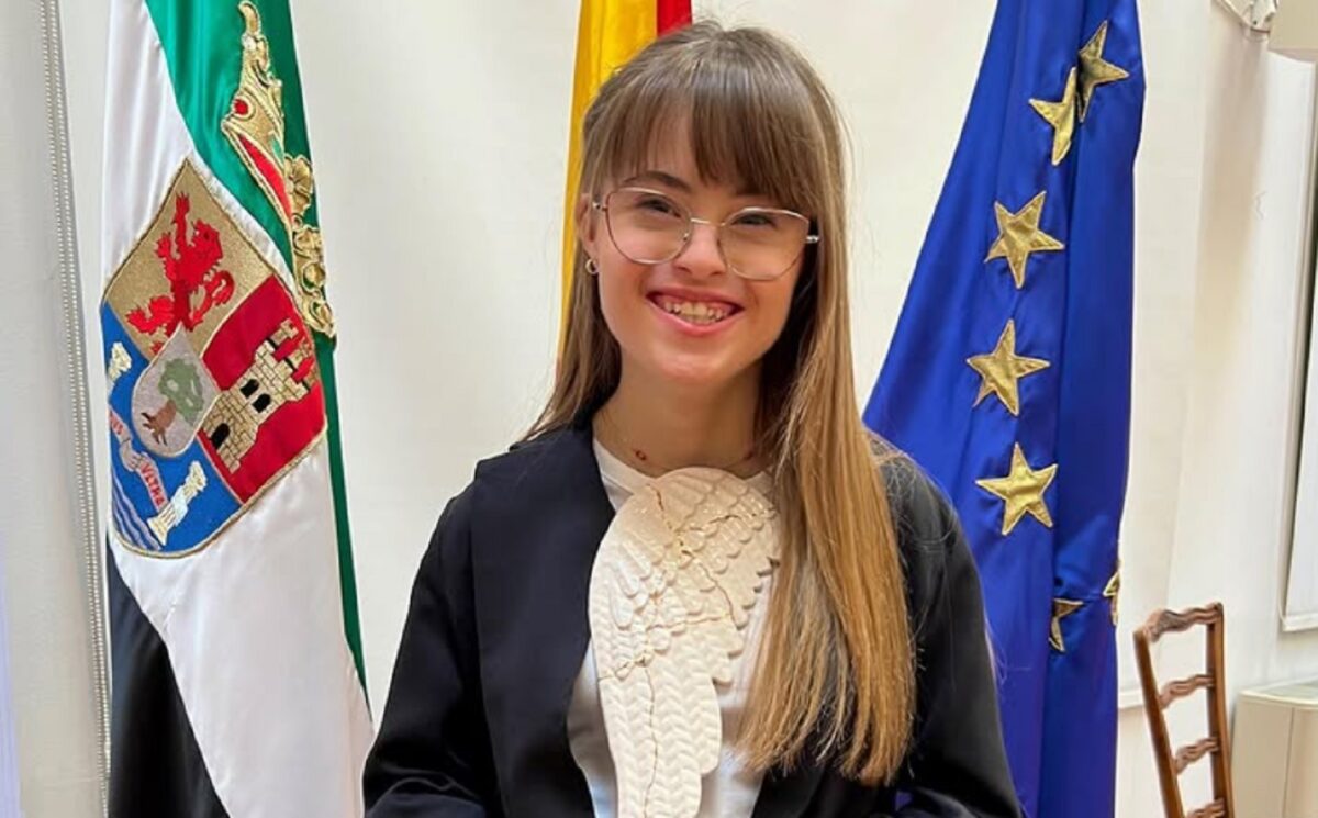 Paula Cisneros - Sociedad