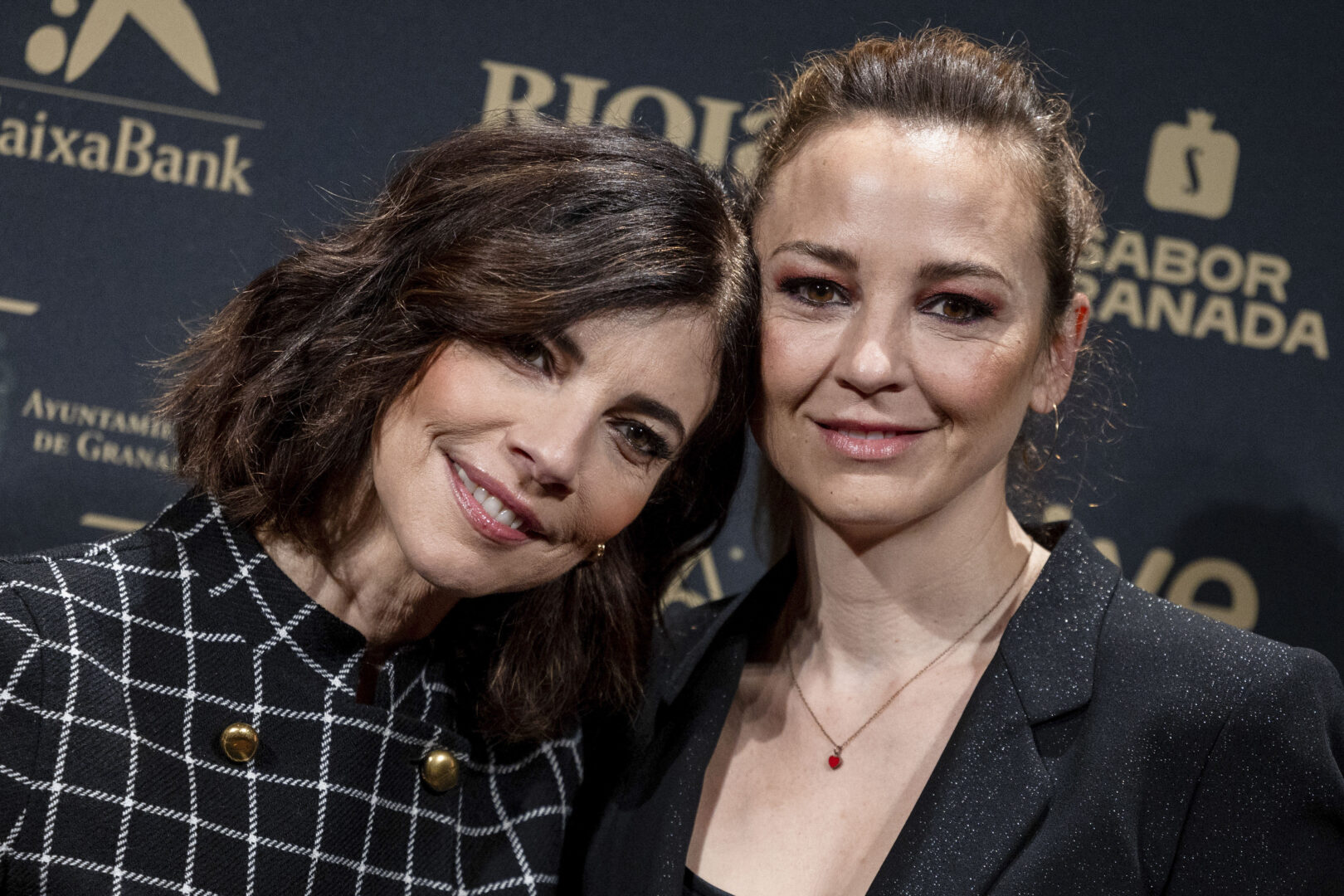 Las actrices Maribel Verdú y Leonor Watling durante la rueda de prensa ofrecida este miércoles para explicar detalles de la gala de entrega de los premios Goya 