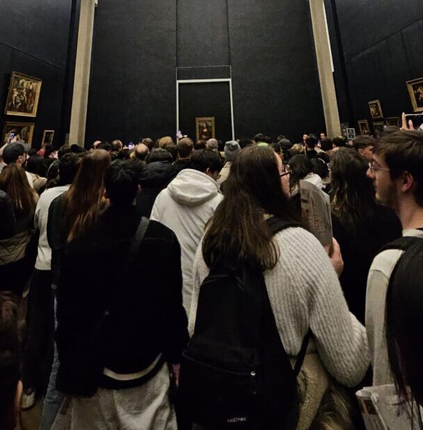 El emplazamiento actual de 'La Gioconda' en el Museo del Louvre, al que acuden cada día miles de personas 