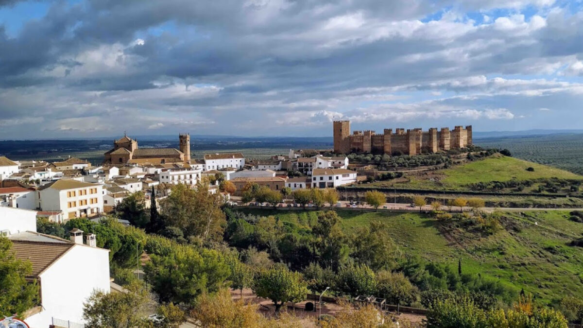 Baños de la Encina - Sociedad