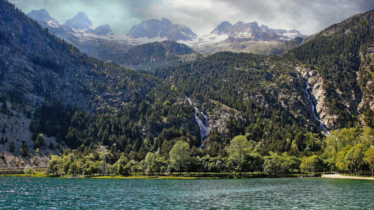 Baños de Panticosa - Sociedad