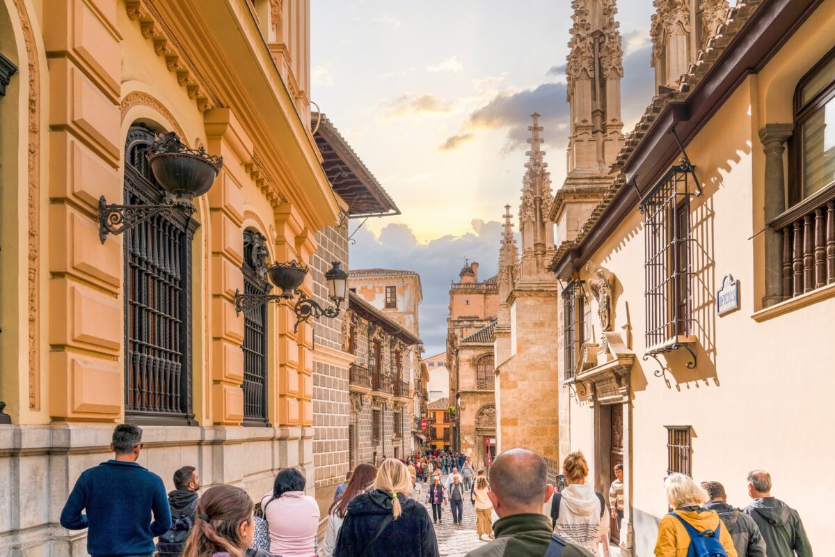 Casco histórico de Granada - Sociedad