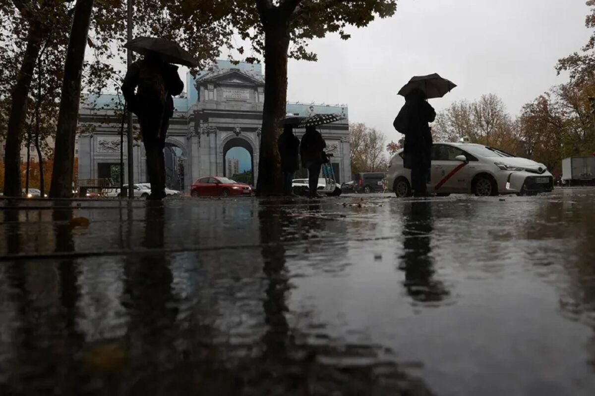 Lluvia en Madrid - Sociedad