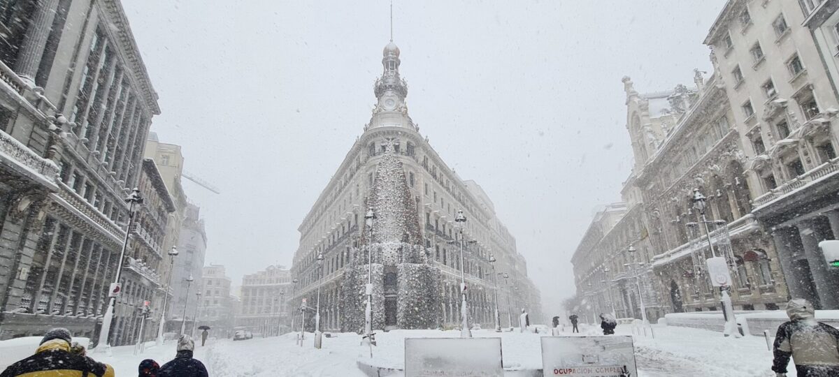 Nieve en la ciudad de Madrid - Sociedad