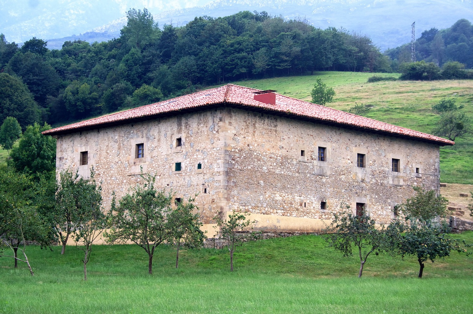 El pueblo de Asturias que nadie conoce y tiene el mejor queso del mundo