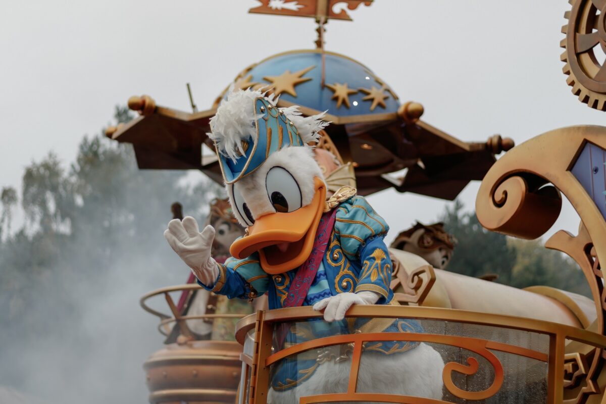 Pato Donald en Disneyland - Sociedad