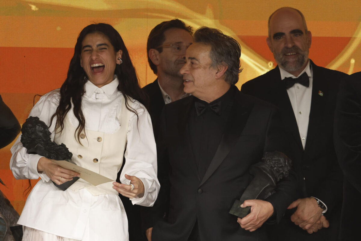 Los actores Eduard Fernández y Carolina Yuste tras conocer el Goya ex aequo a ´Mejor película´ por ´El 47´ y ´La Infiltrada´