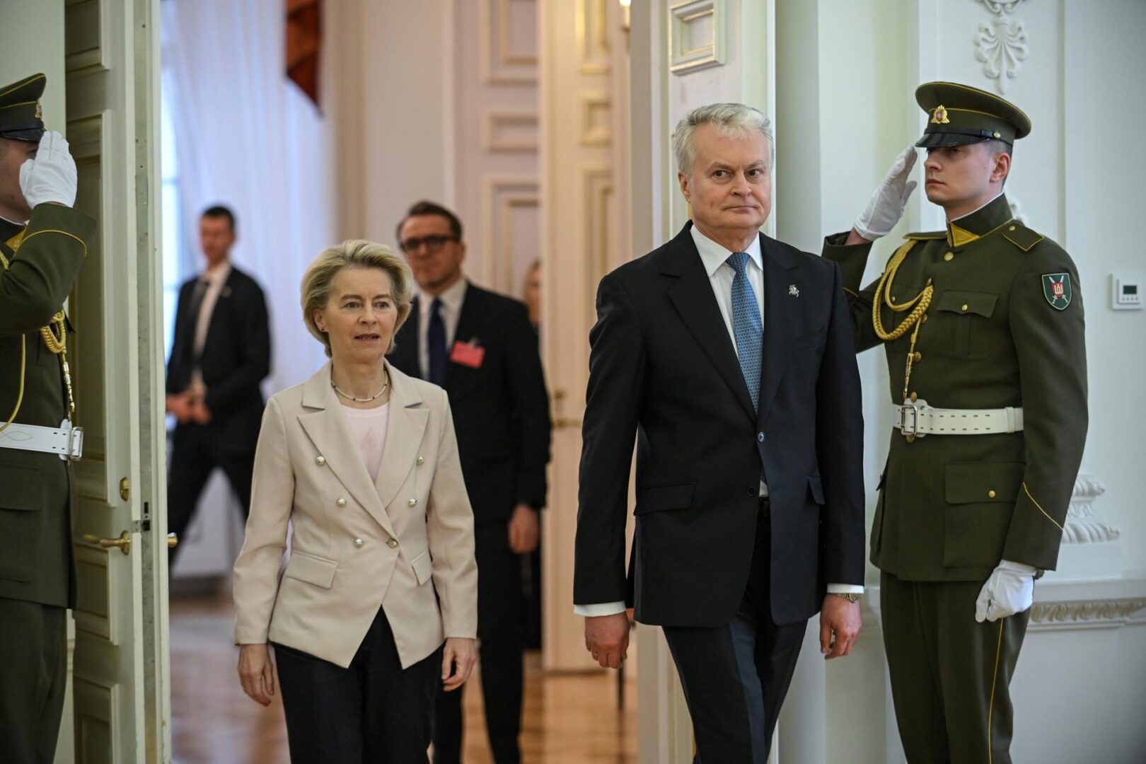 El presidente lituano, Gitanas Nausedas, junto a Von der Leyen