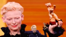 Tilda Swinton recoge su Oso de Oro honorífico en la Berlinale