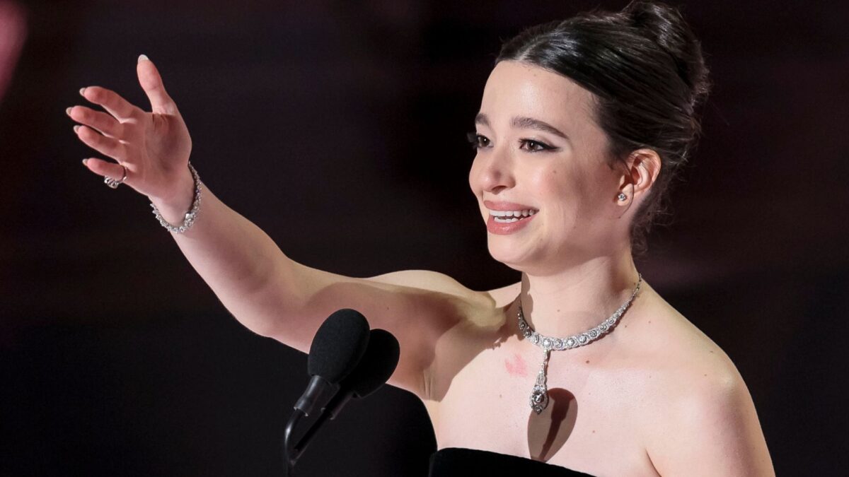 Mikey Madison en su discurso de agradecimiento en los Oscars tras ganar como Mejor Actriz por su papel en 'Anora'